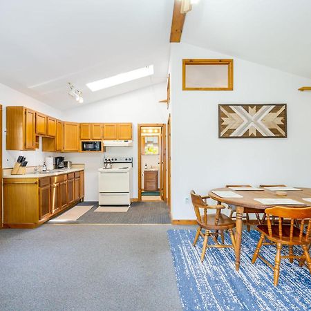 River Access Cabin With Hot Tub, Fire Pit, & Wifi! Morton Grove Екстериор снимка