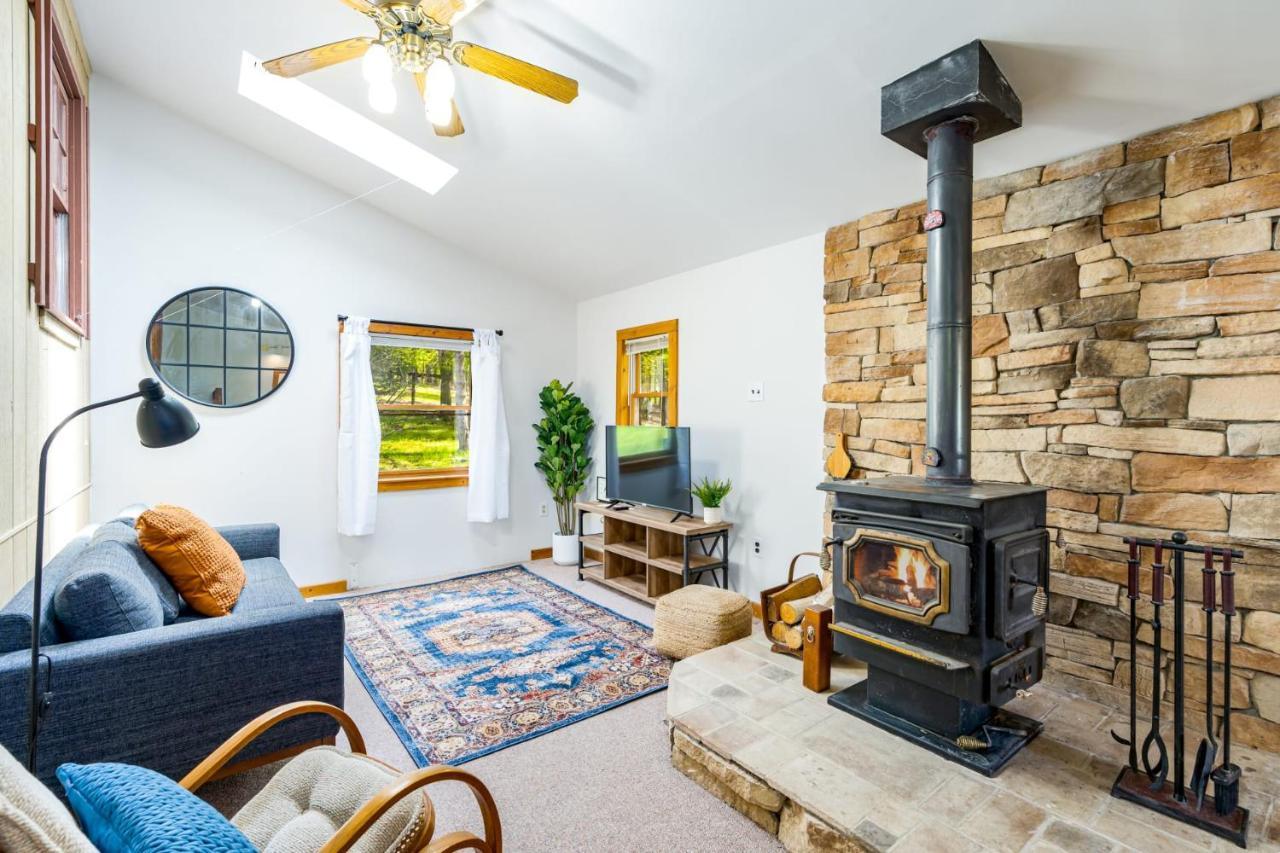 River Access Cabin With Hot Tub, Fire Pit, & Wifi! Morton Grove Екстериор снимка