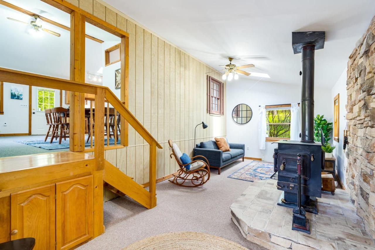 River Access Cabin With Hot Tub, Fire Pit, & Wifi! Morton Grove Екстериор снимка