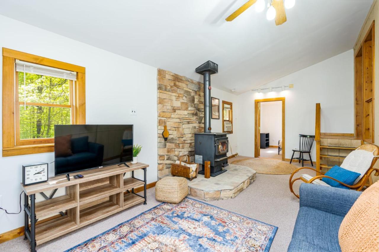 River Access Cabin With Hot Tub, Fire Pit, & Wifi! Morton Grove Екстериор снимка
