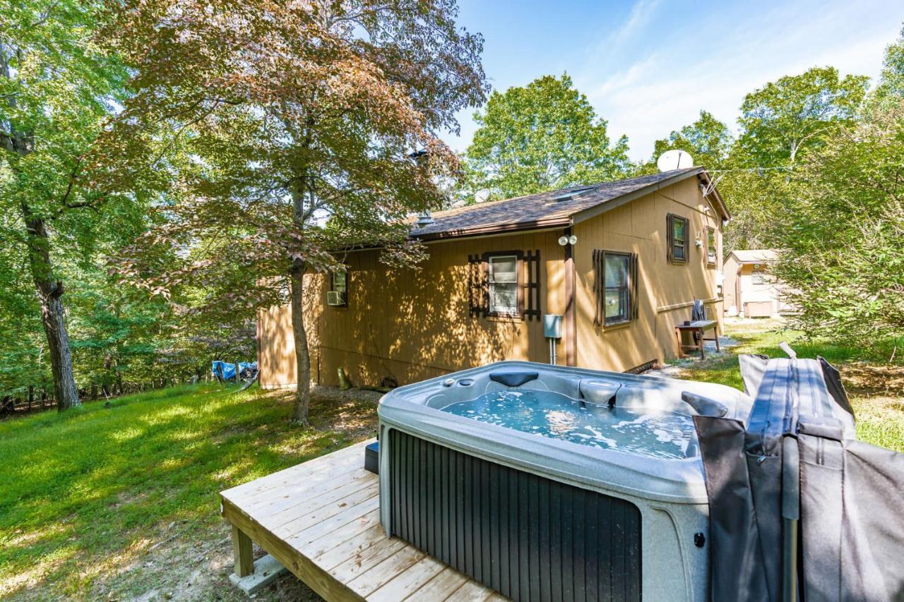 River Access Cabin With Hot Tub, Fire Pit, & Wifi! Morton Grove Екстериор снимка